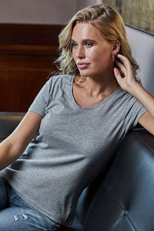 Women´s Luxury V-Neck Tee