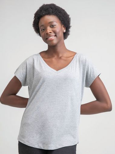 Women´s Loose Fit V Neck T